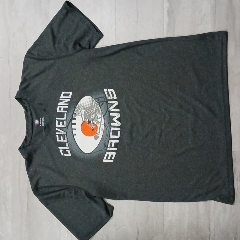 Team Fan NFL Cleveland Browns GRAY and Orange t-shirt. SIZE Boys Xl.